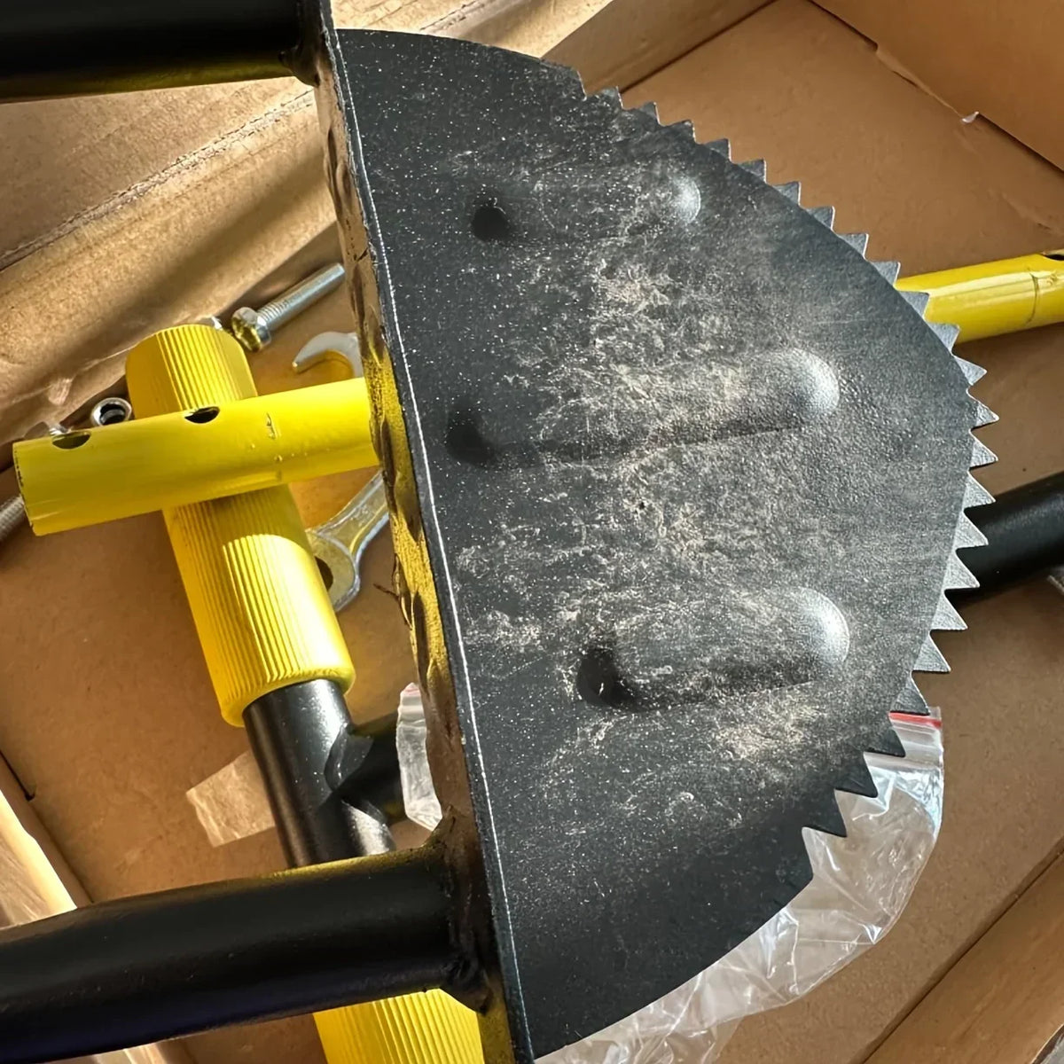 Oak & Coral | EdgeMaster Lawn Edger | Half-Moon Design with Wavy Edge | Manual Tool for Clean Lawn Edges & Beds