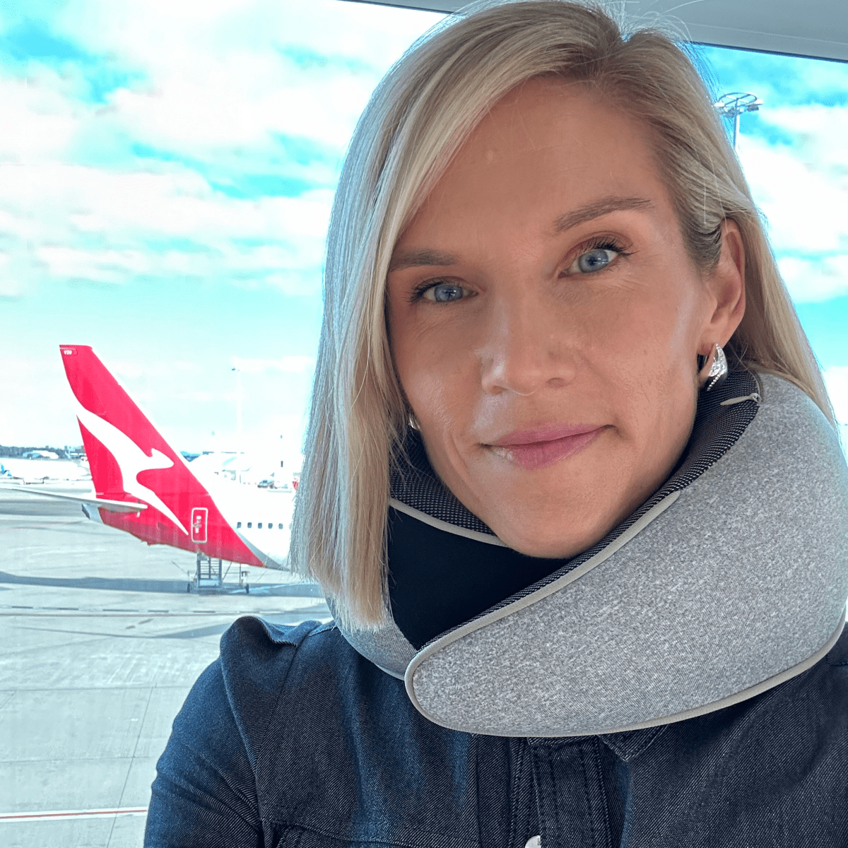 Oak & Coral | TRAVELNEST – Ergonomic Travel Pillow for Neck Support