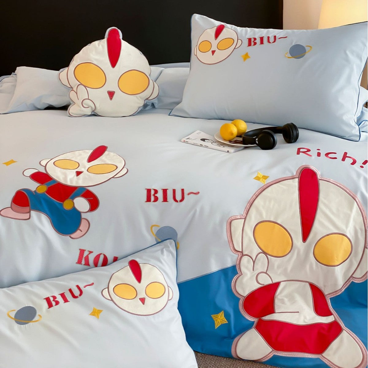 Children's Microfiber Satin Bedding Set with Comic Appliqué and 3D Quilted Pillow