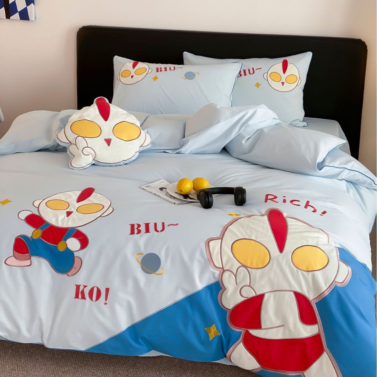 Children's Microfiber Satin Bedding Set with Comic Appliqué and 3D Quilted Pillow