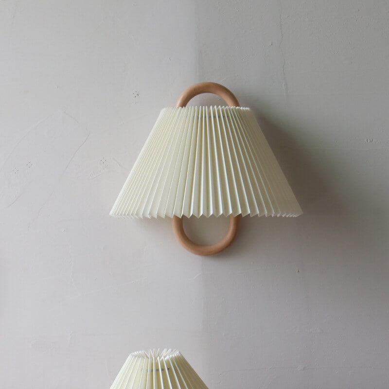 Modern Solid Wood Pleated Semi-Circle 1-Light Wall Sconce