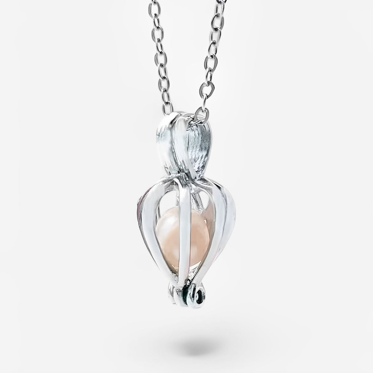 PearlEssence | Give a beautiful pearl necklace