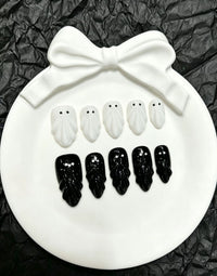 Playful Ghost-Themed Press-On Nail Set